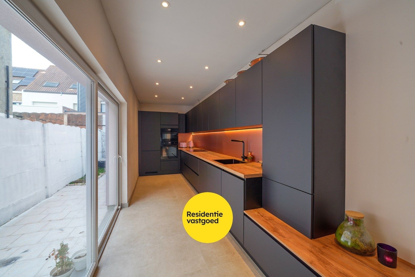 Stijlvol gerenoveerde gezinswoning met karaktervolle gevel in het hart van Mariakerke (Oostende) foto 7