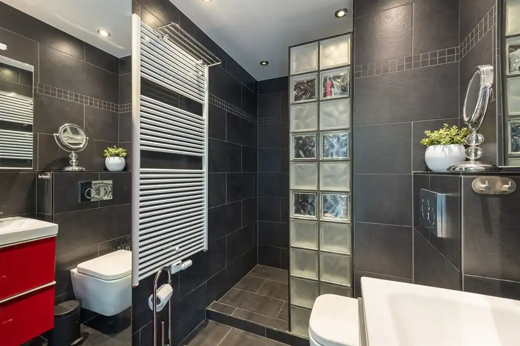 Woning met multifunctioneel magazijn foto 12