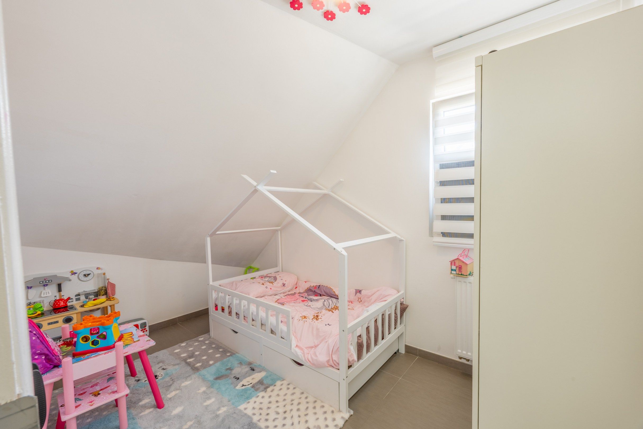 Instapklare halfopen woning met drie slaapkamers en tuin foto 11