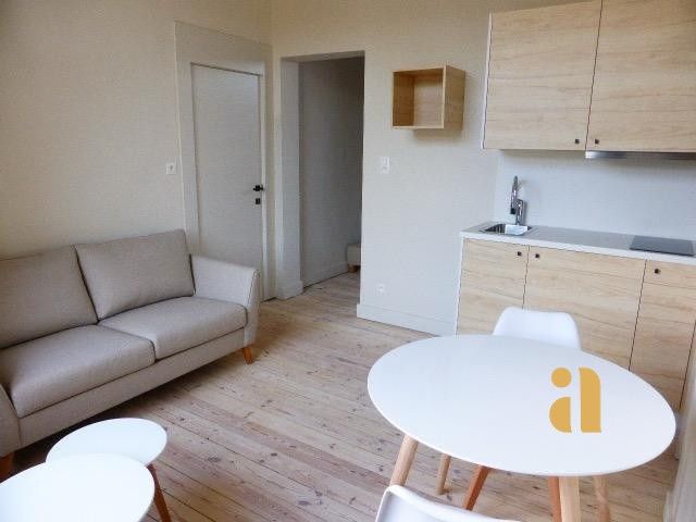 Bemeubeld appartement op topligging te huur! foto {{pictureIndex}}