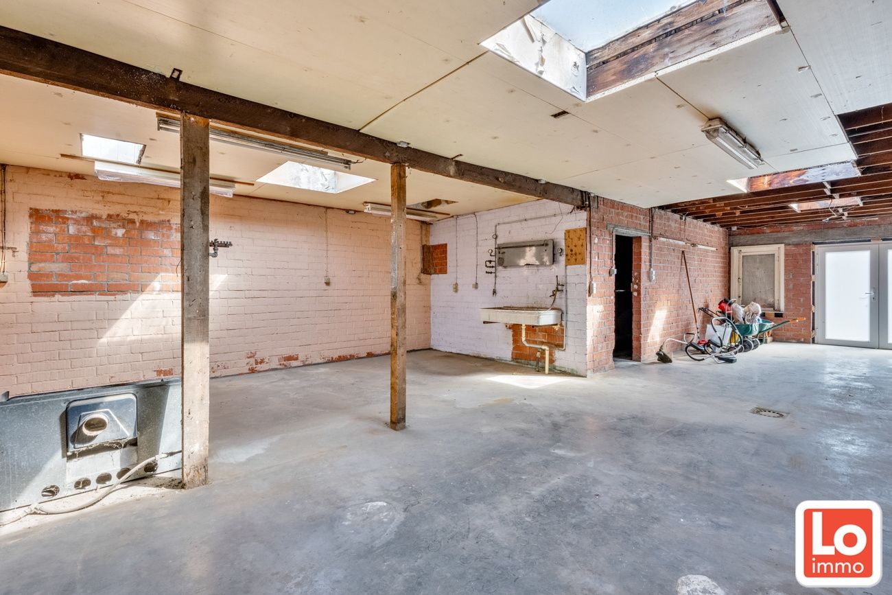 Prachtige eigendom op 1774m² met ruime garage/magazijn en 5 slaapkamers foto 27