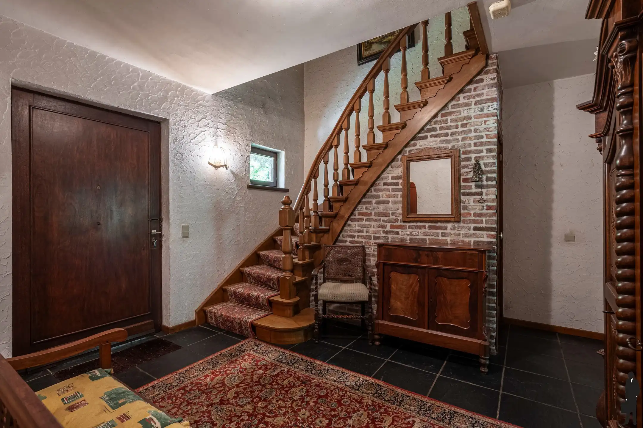 Te renoveren woning met 6 slpk. op 2.581 m² foto 3