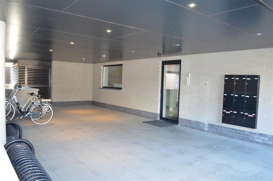 Appartement met twee slaapkamers, autostaanplaats en kelderberging in het centrum. foto 18