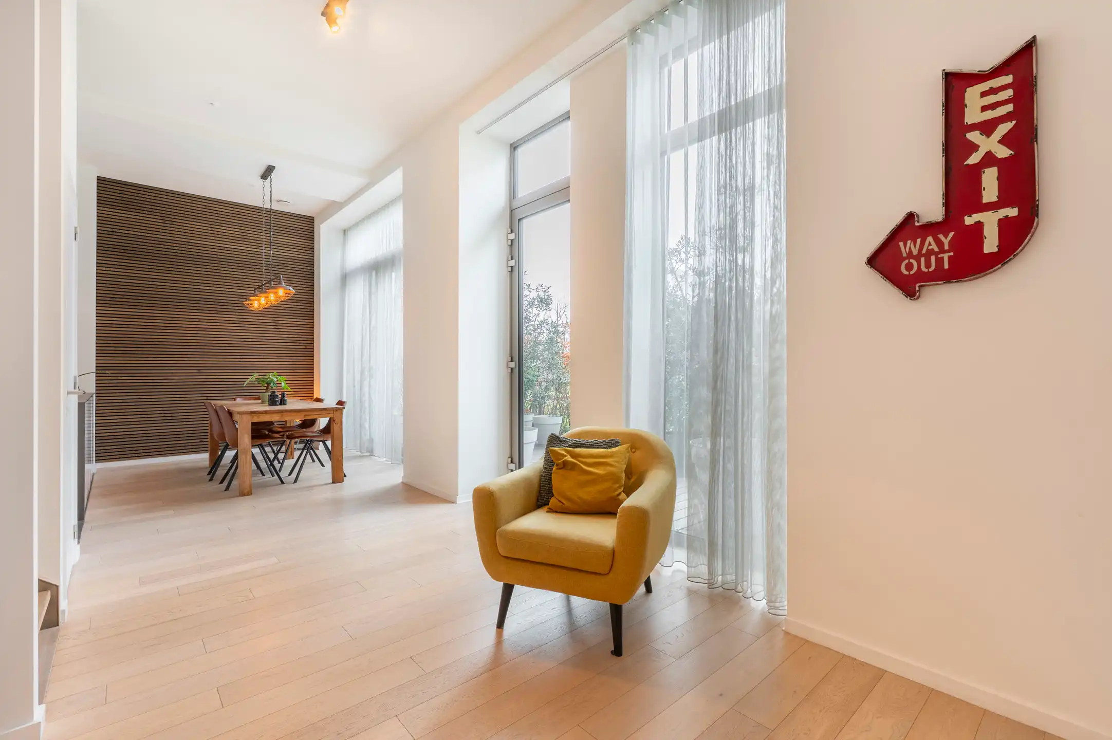 ANTWERPEN-ZUID. Huis met hoge plafonds en mooie lichtinval! foto 5