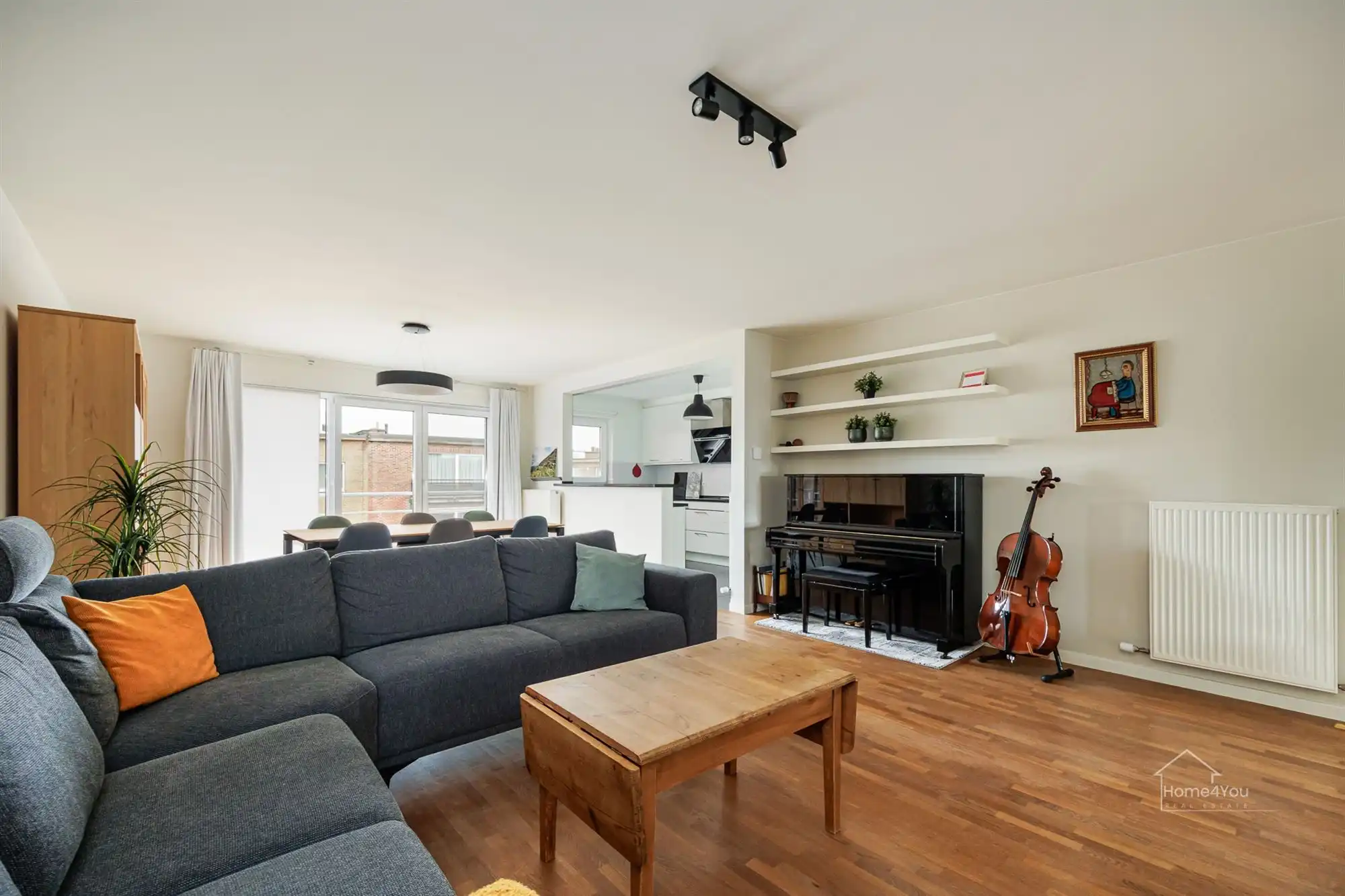 Ruim instapklaar appartement met garagebox foto 2