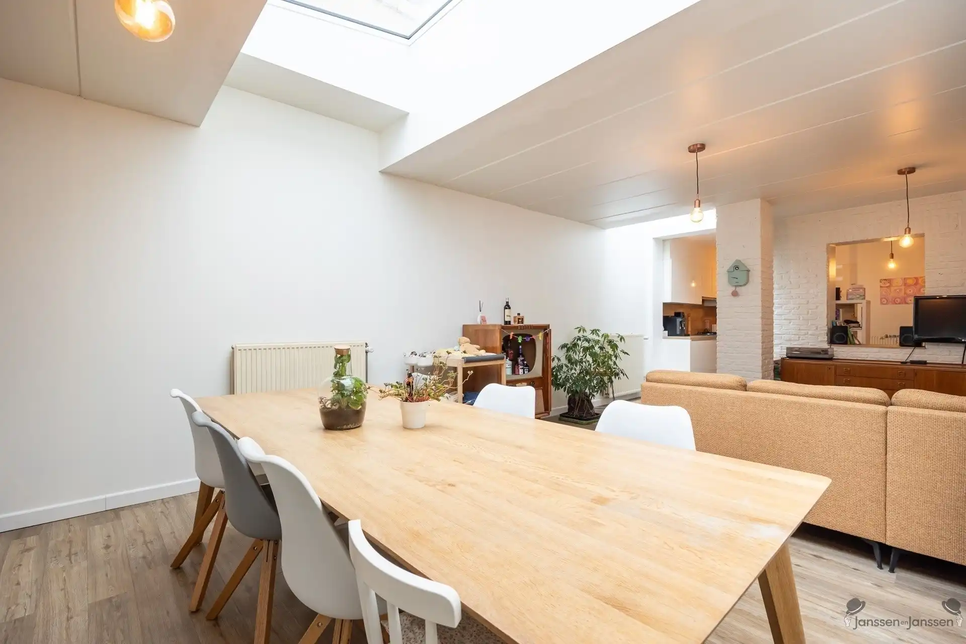 Topwoning met 4 slpks,zonnepanelen en EPC B foto 2