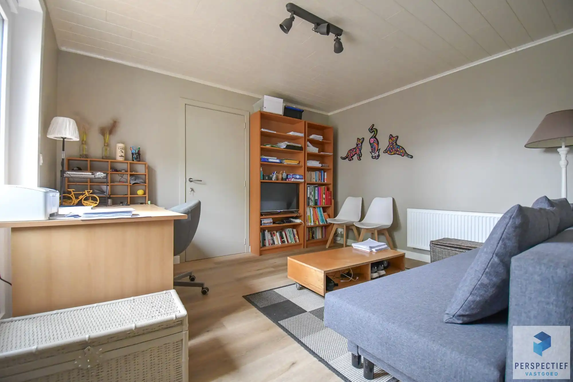 Ruime en energiezuinig gerenoveerde halfopen bebouwing met 5 slaapkamers, garage en zonnige tuin foto 13