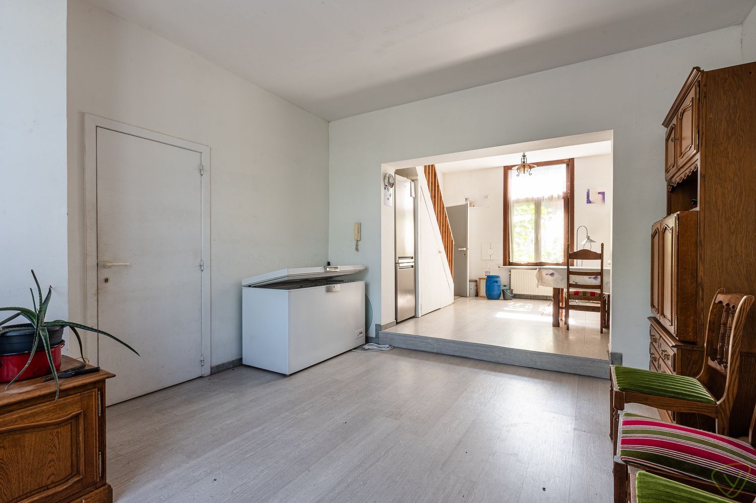 Te renoveren woning met veel potentieel foto 5