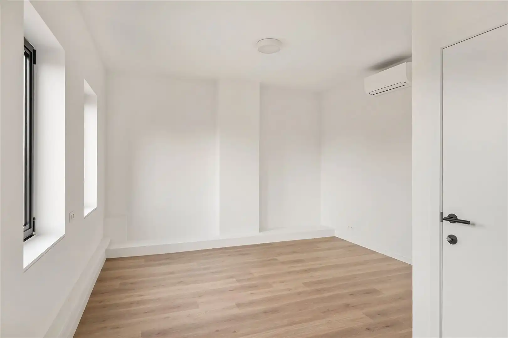 Uitzonderlijk herenhuis volledig gerenoveerd foto 24