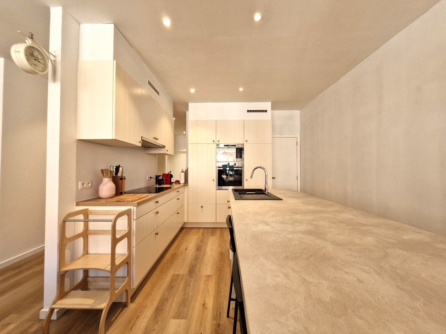 Zeer groot (129 m²), volledig gerenoveerd duplexappartement te Westkapelle foto 6