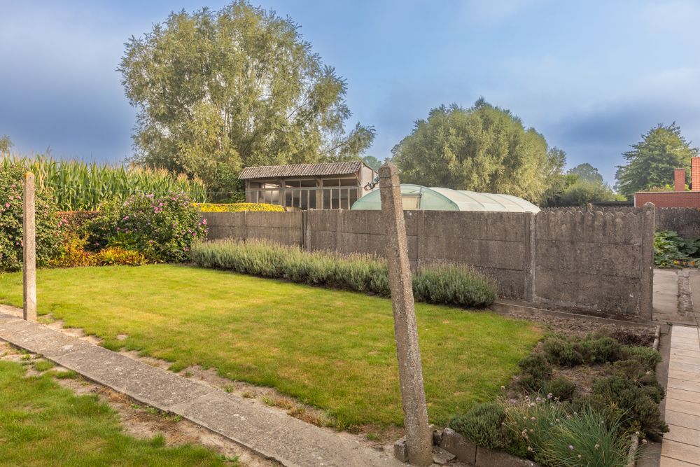 Hoeve met stallen op 3780 m² aan de grens met Elsegem foto 12