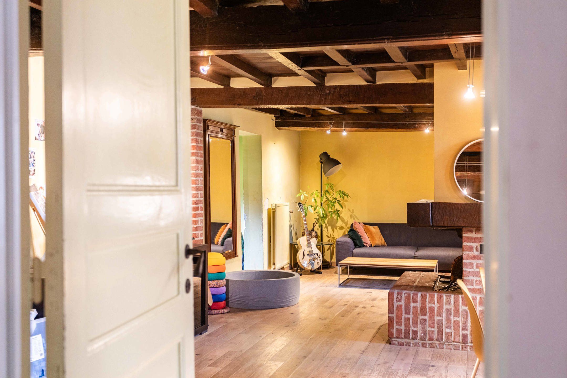 Charmante deels te renoveren alleenstaande woning  foto 6