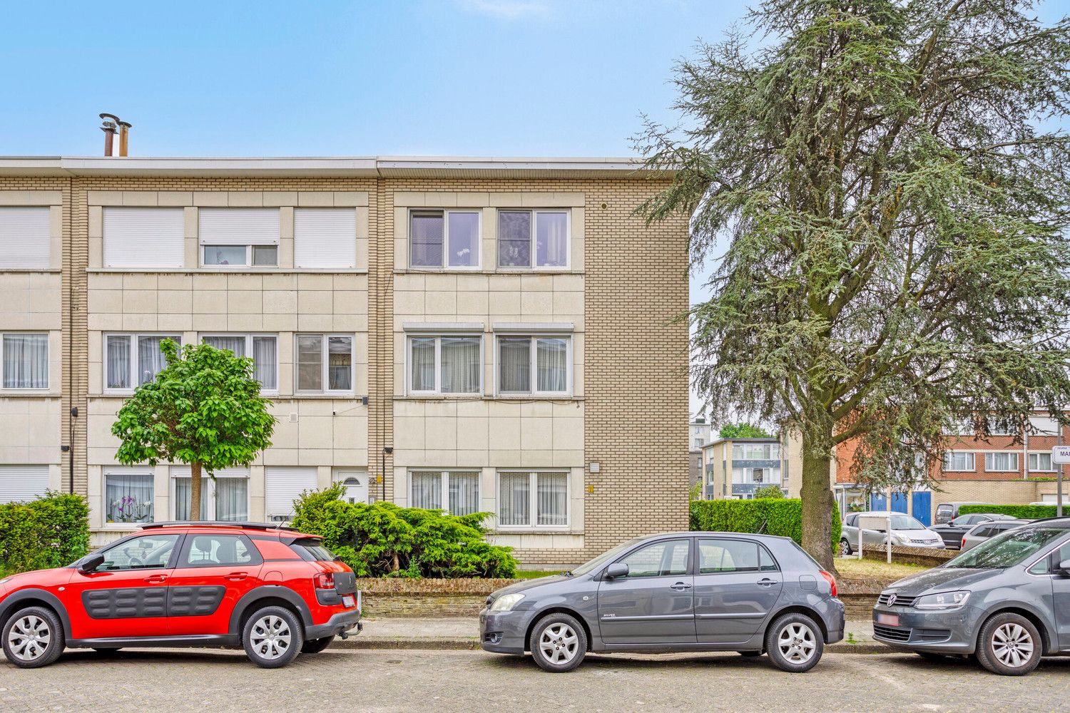 Te renoveren gelijkvloers appartement met 2 slaapkamers en tuin! foto {{pictureIndex}}