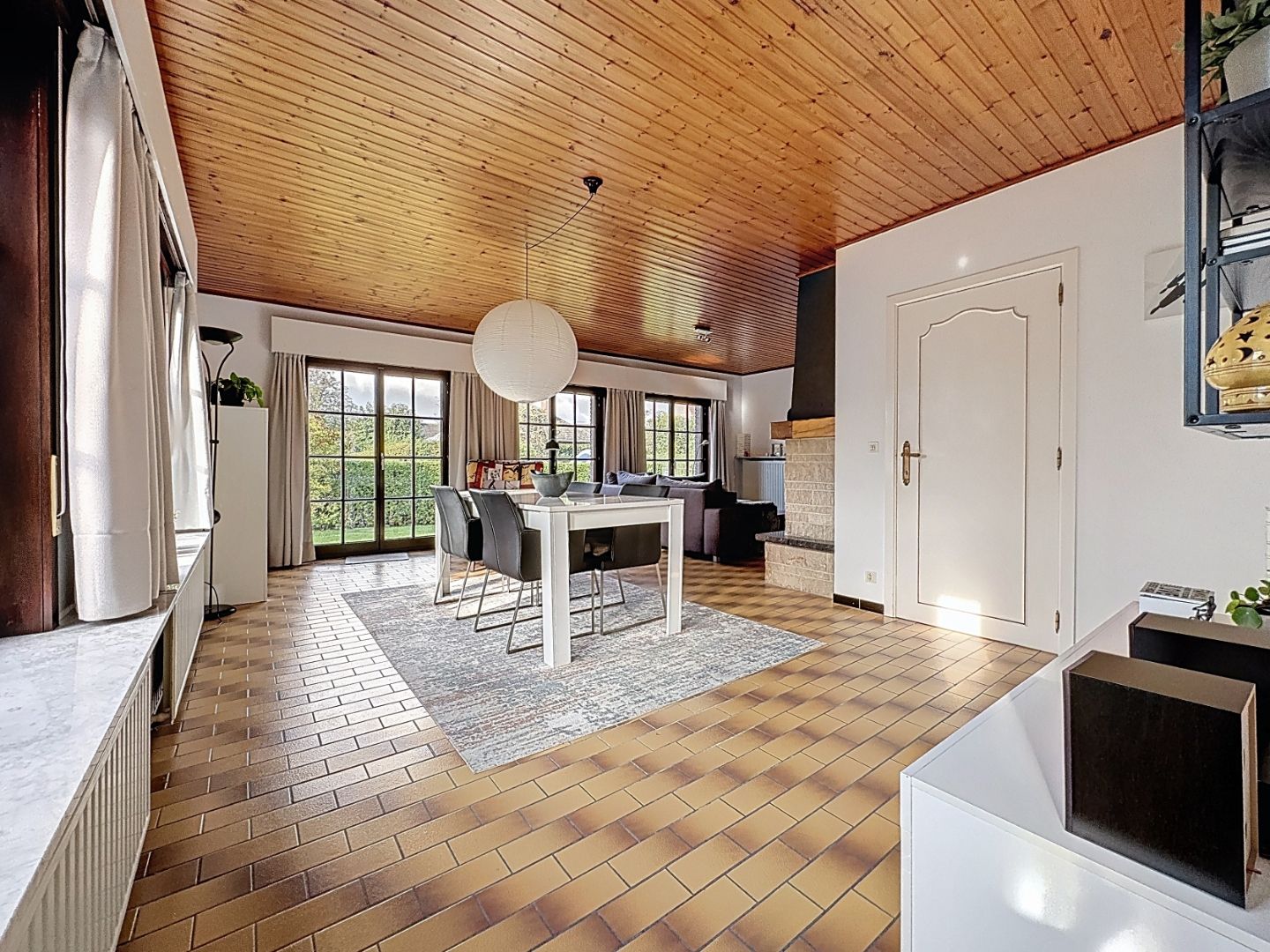 Hoofdfoto van de publicatie: Mooie gelijkvloerse te renoveren villa in rustige, doodlopende straat in Gistel.