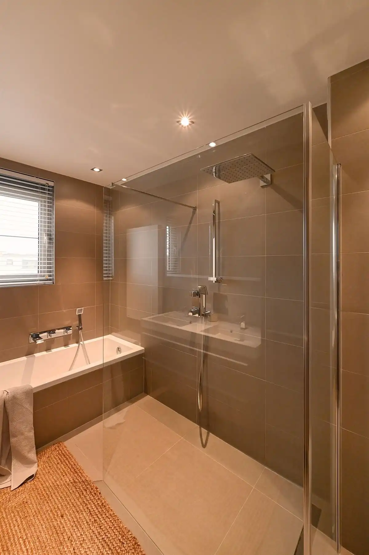 Bel-etage in zeer fijne woonwijk foto 18