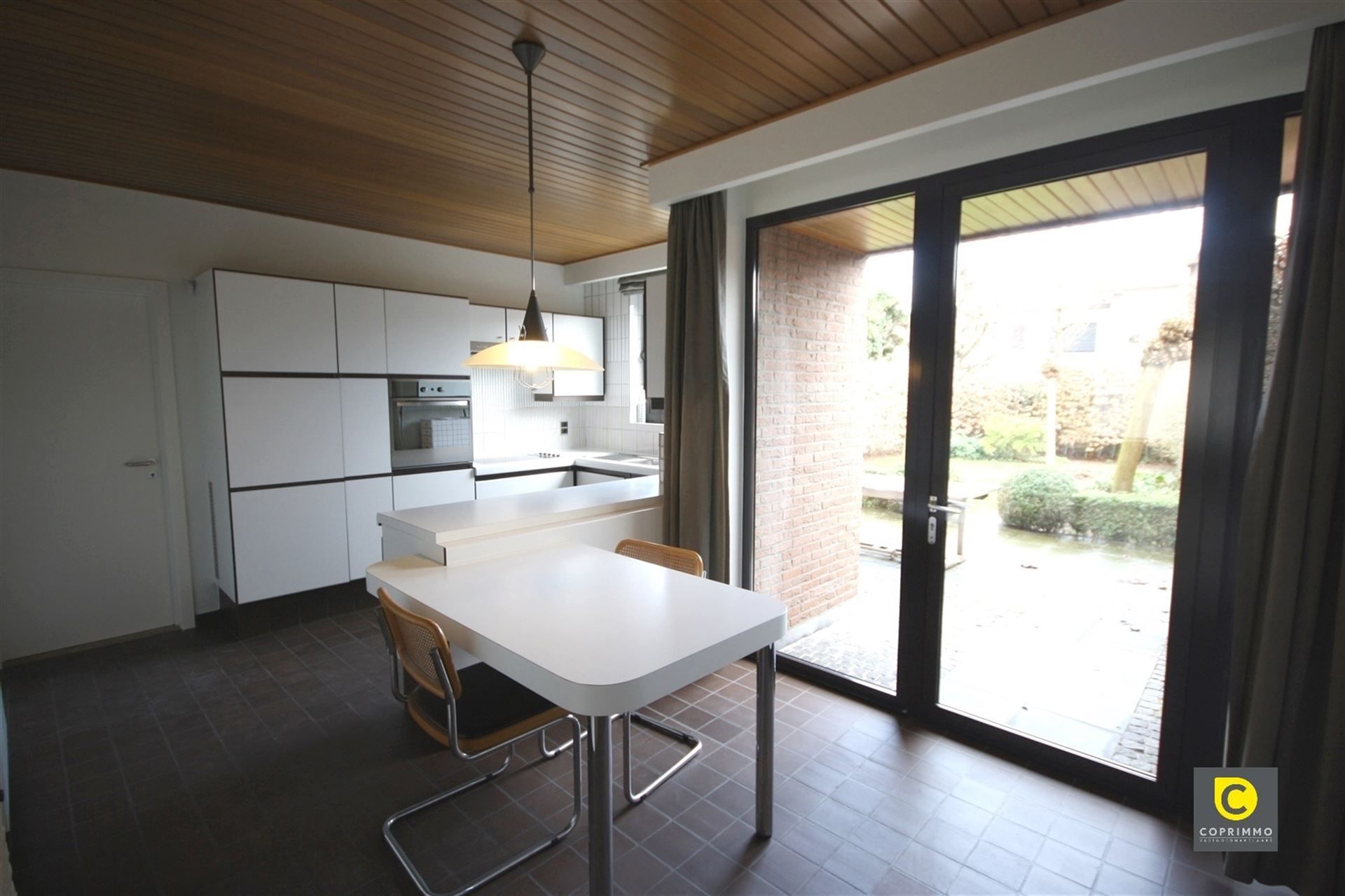 Ruime woning met 4 slk, tuin & garage! foto 2