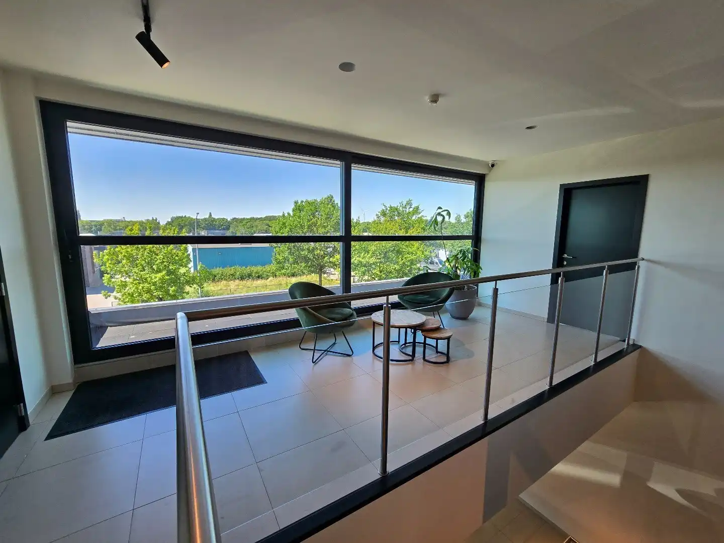 Terbeschikkingstelling van infrastructuur in vernieuwde kantoren met parking, v.a. 21 m², Genk-Noord foto 30