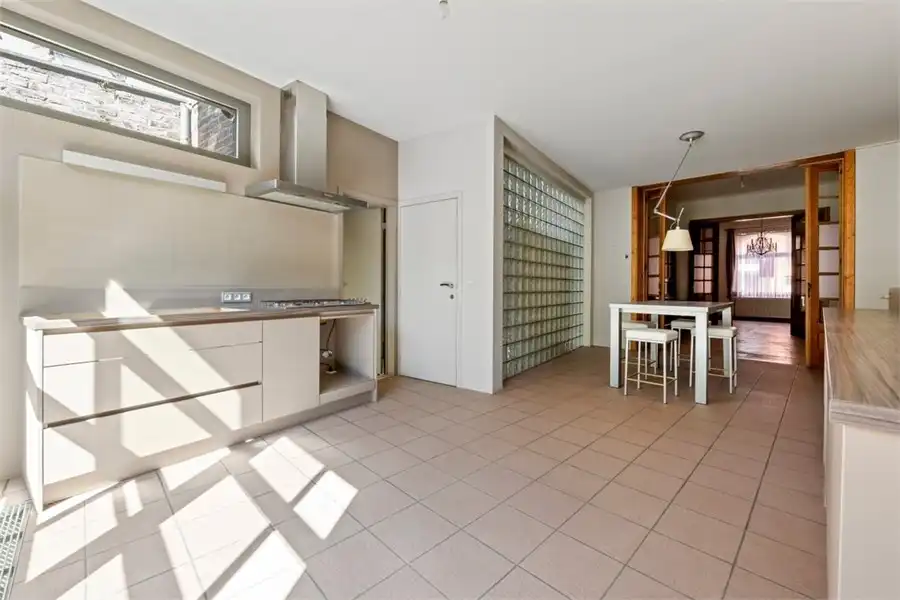 PRACHTIG HERENHUIS MET VEEL CHARME IN HET CENTRUM VAN SINT-TRUIDEN foto 10