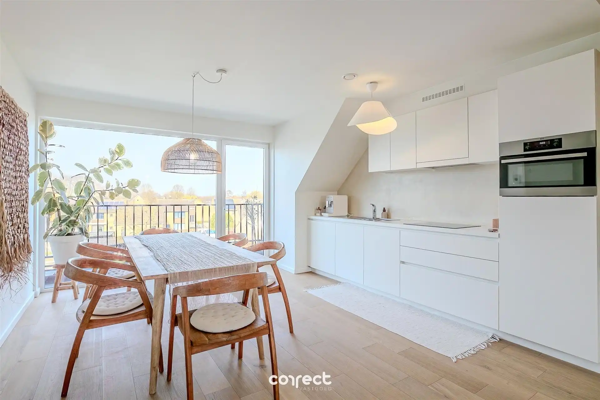 Instapklaar prachtig duplex-app met terras en 2 slaapkamers foto {{pictureIndex}}
