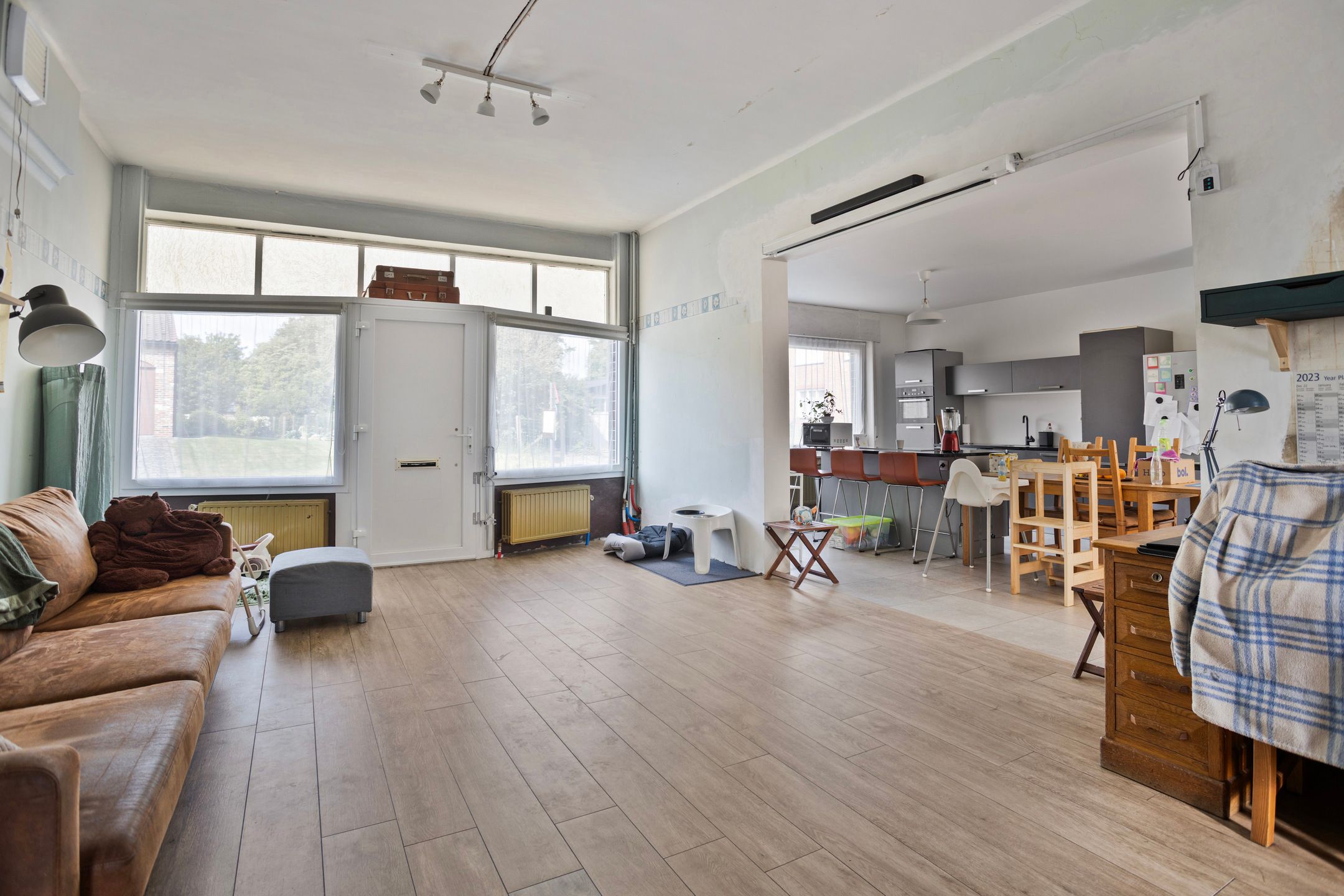 Ruime, deels gerenoveerde woning met veel potentieel foto 3