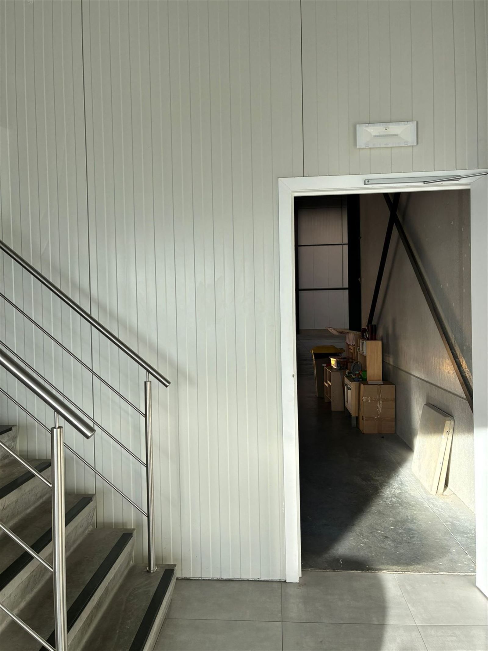 Loods met kade foto 17