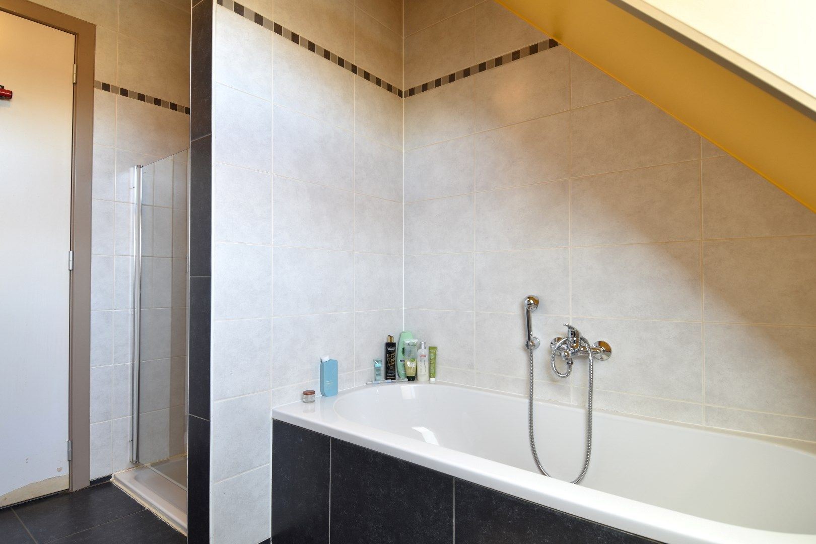 Instapklare woning (BJ 2010) met 3 slaapkamers, garage en mooi stukje tuin te koop in Heule foto 8