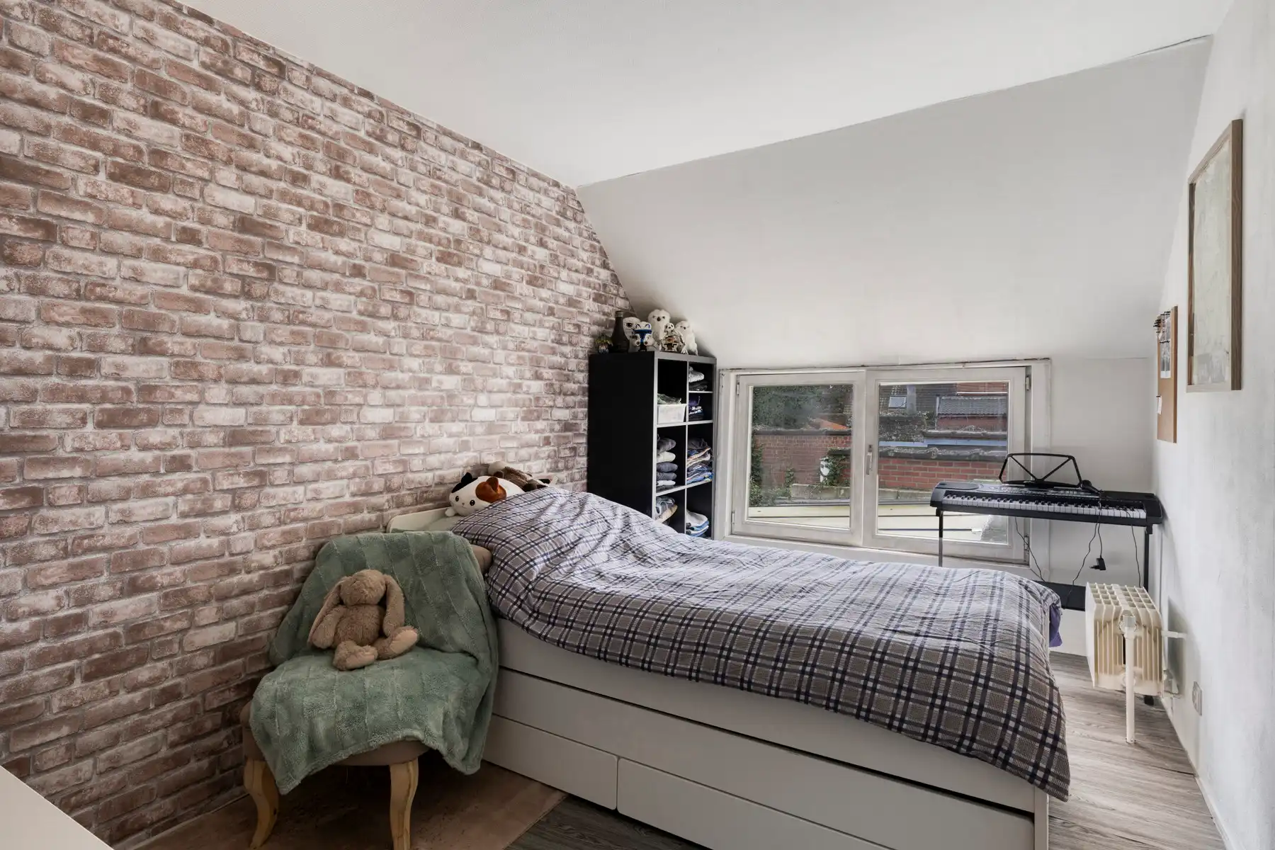 Goedgelegen woning met tuin en garage! foto 19