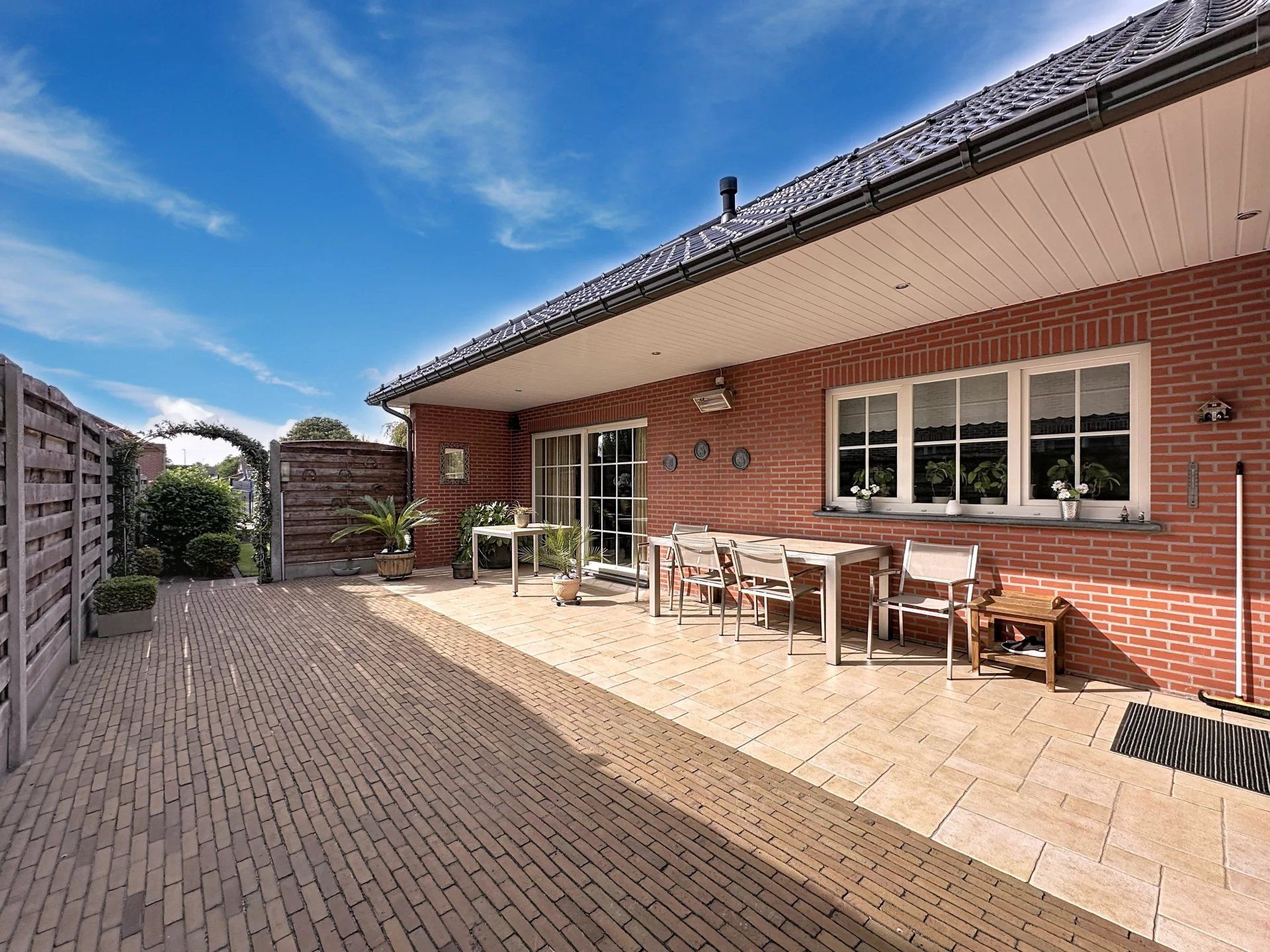 Mooie, vrijstaande woning gelegen op een perceelsgrootte van 9 are, met maar liefst 4 slaapkamers en een ruime dubbele garage. foto 44