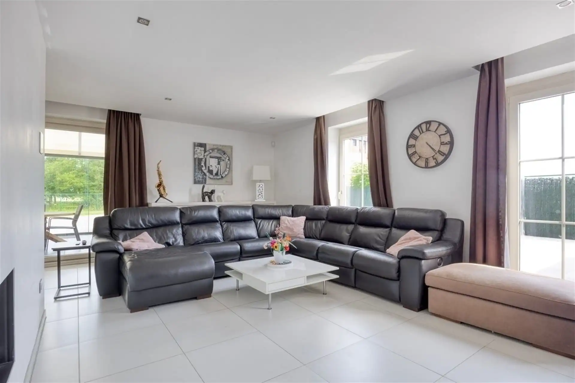 Instapklare villa met zwembad. Landelijke ligging in Leut. foto 14