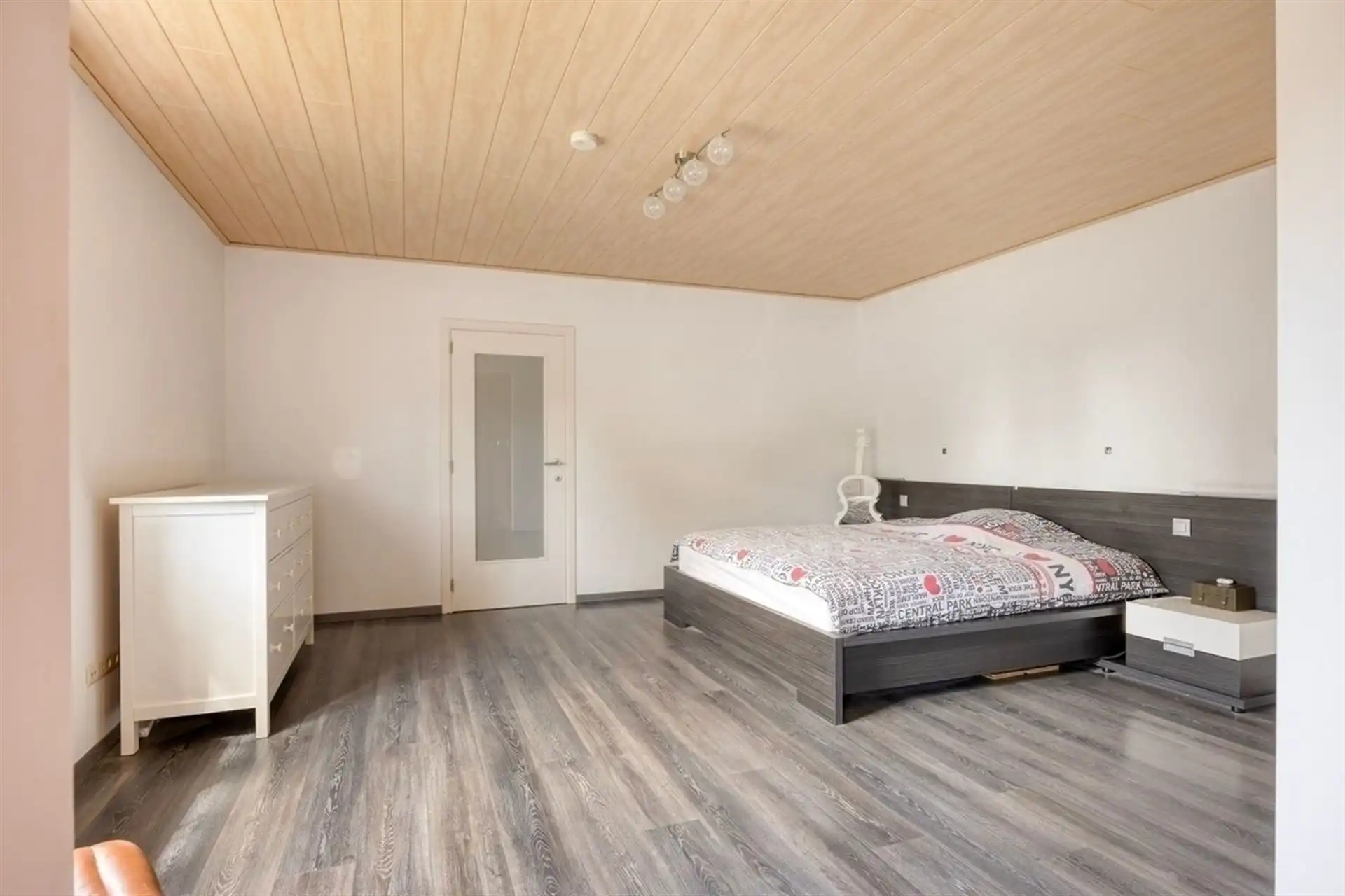 Instapklare villa met zwembad. Landelijke ligging in Leut. foto 14