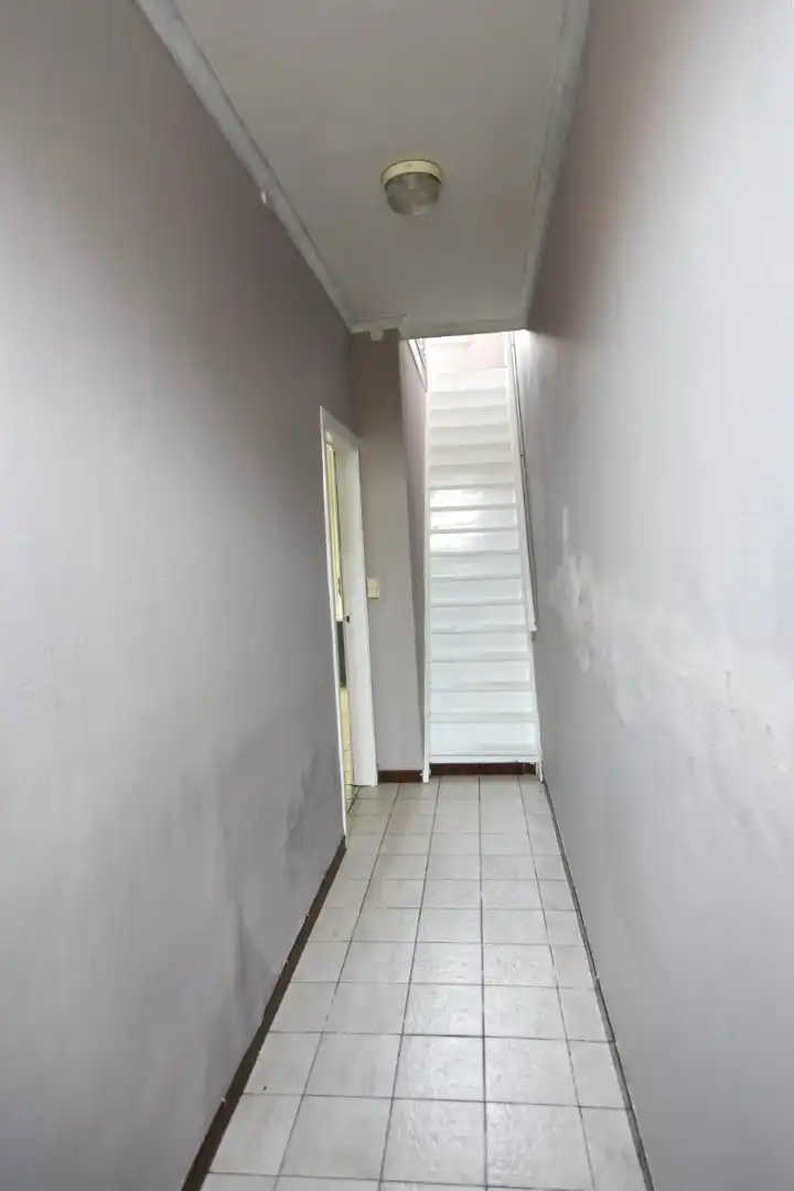 Te renoveren rijwoning met goeie ligging foto 3