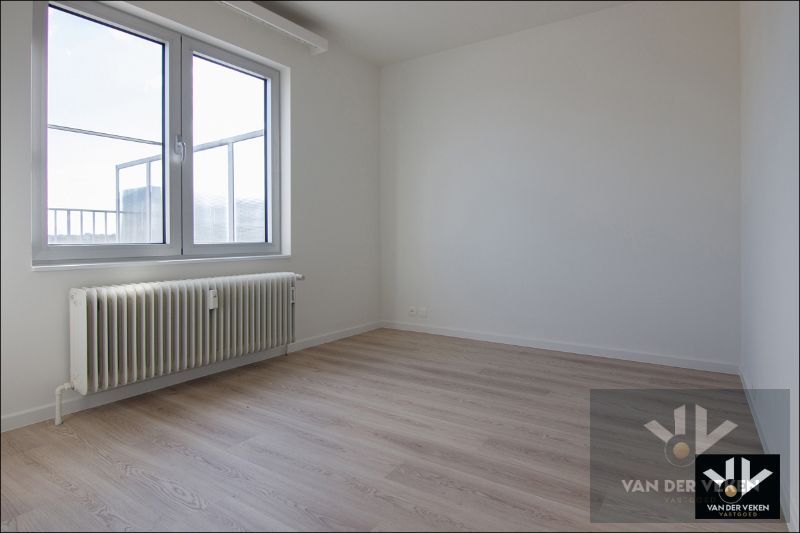 Gerenoveerd en instapklaar penthouse in hartje Hasselt (Leopoldplein) met prachtig uitzicht! foto 11