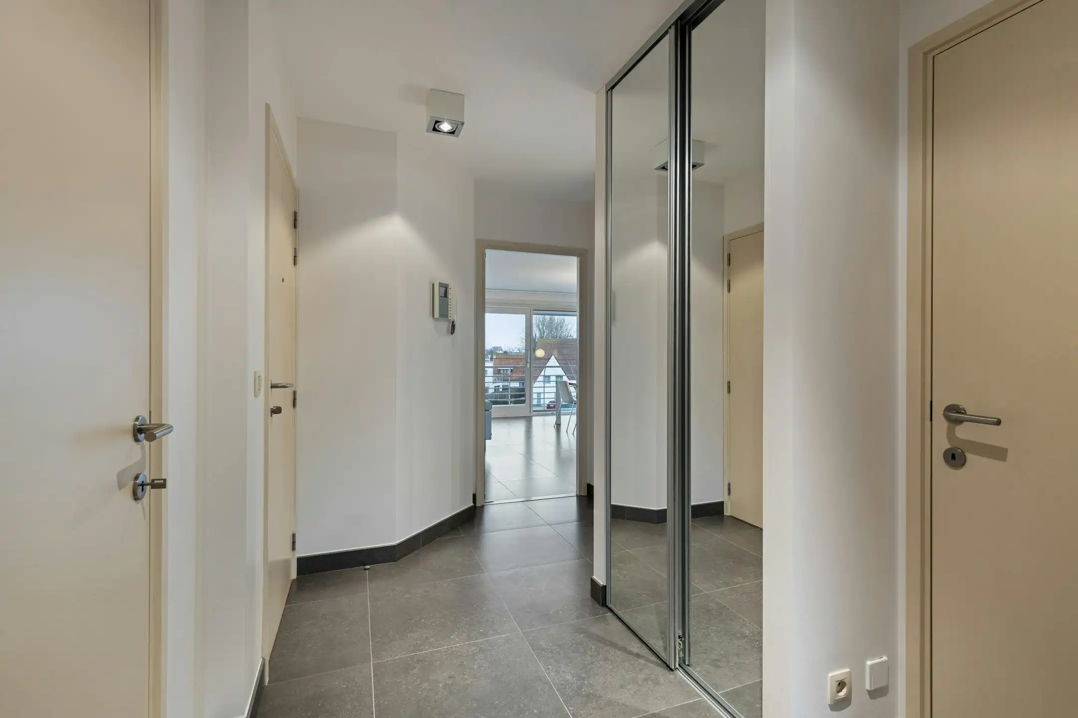 Hoekappartement met 2 slaapkamers en garage in Sint-Idesbald foto 19