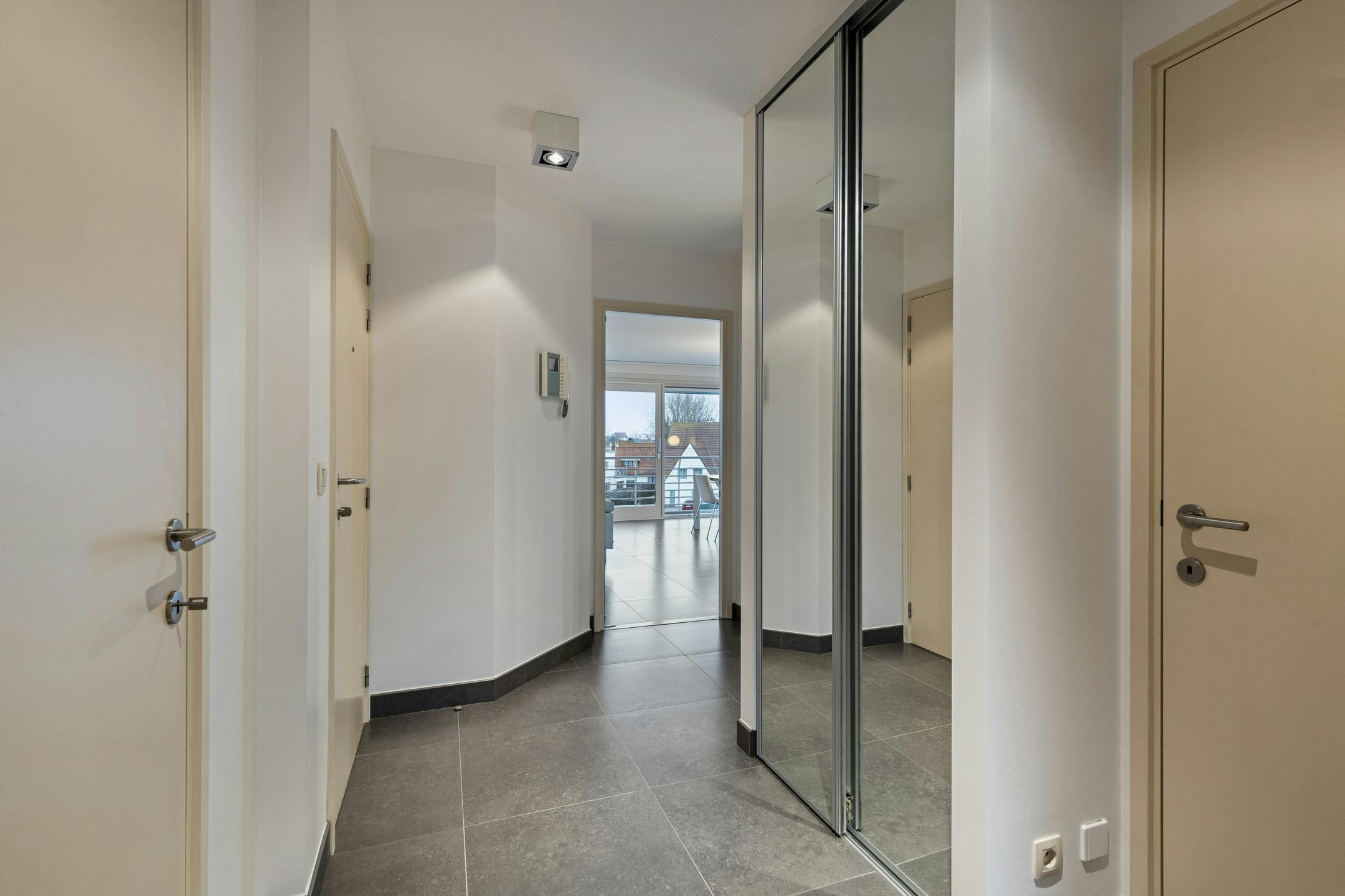 Hoekappartement met 2 slaapkamers en garage in Sint-Idesbald foto 19