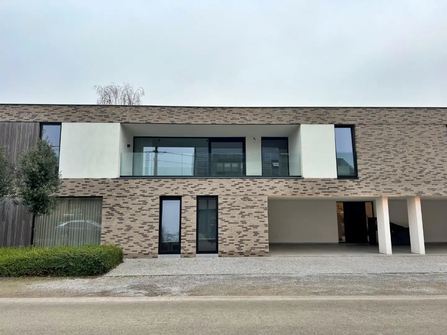 Ruim en energiezuinig 3-slaapkamerappartement in Lovendegem 🌿 foto {{pictureIndex}}