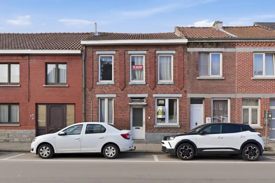 Hoofdfoto van de publicatie: TE RENOVEREN WONING IN TONGEREN