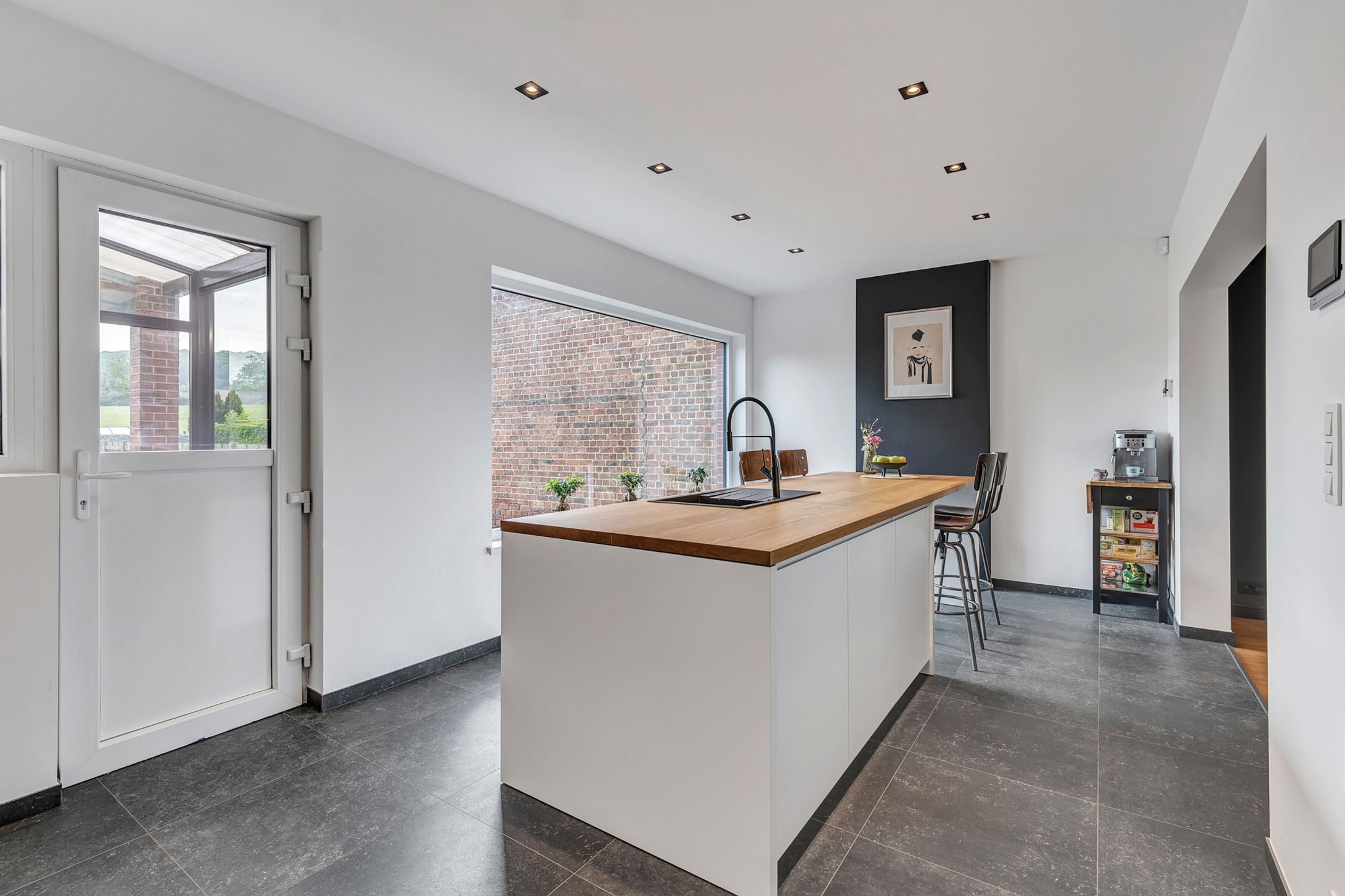 Gerenoveerde woning met 4 slaapkamers en 2 badkamers.  foto 5