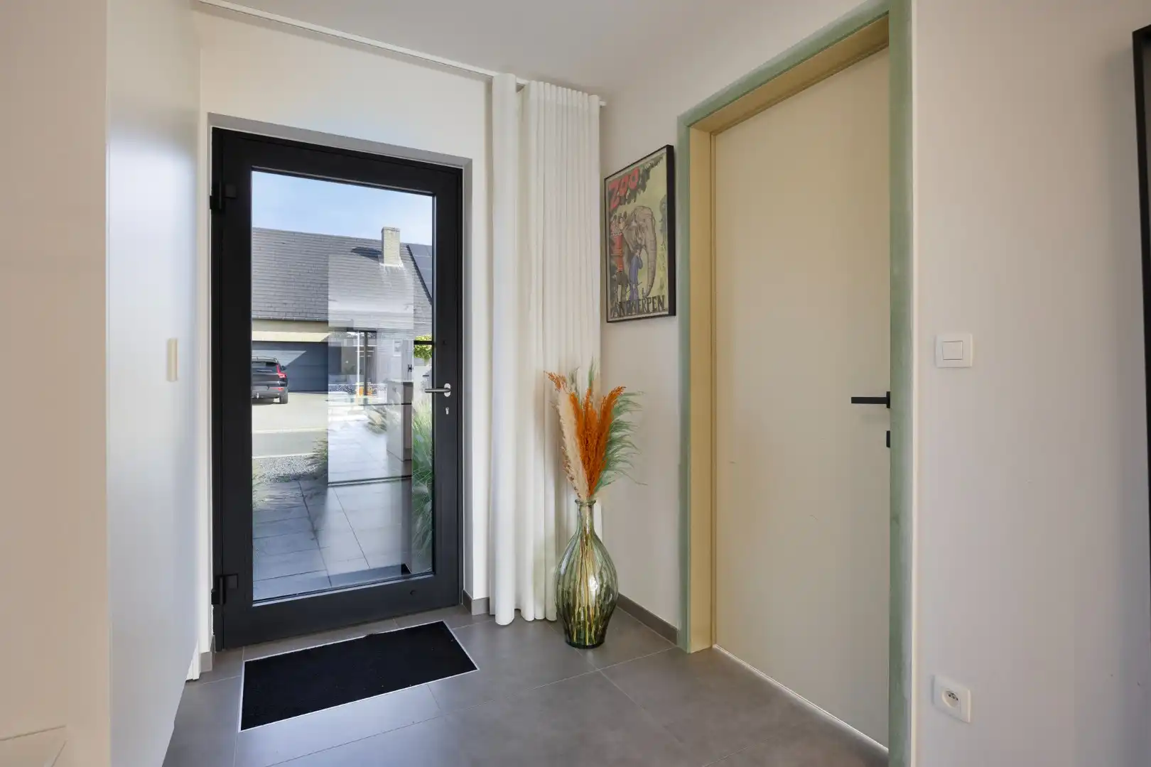 VERKOOP ONDER REGISTRATIERECHTEN ! Energiezuinige woning met 3 slpks, rustig gelegen op een zonnig perceel van 370 m² !  foto 2