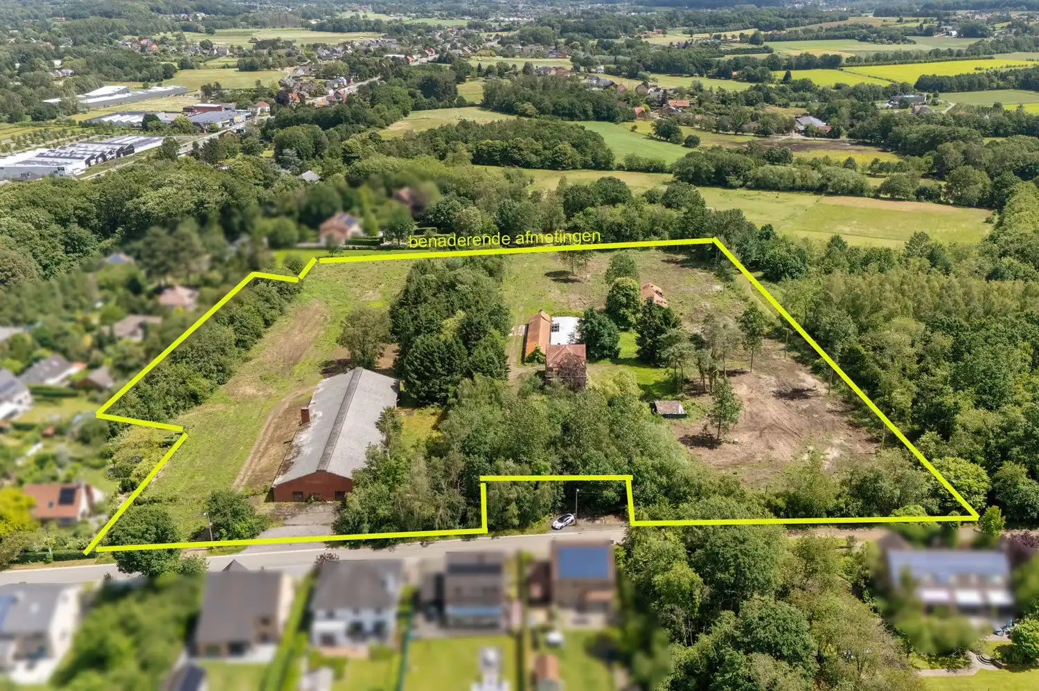 Hoofdfoto van de publicatie: voormalig landbouwbedrijf (woning, bedrijfsgebouwen, ....) op 3,66 hectare