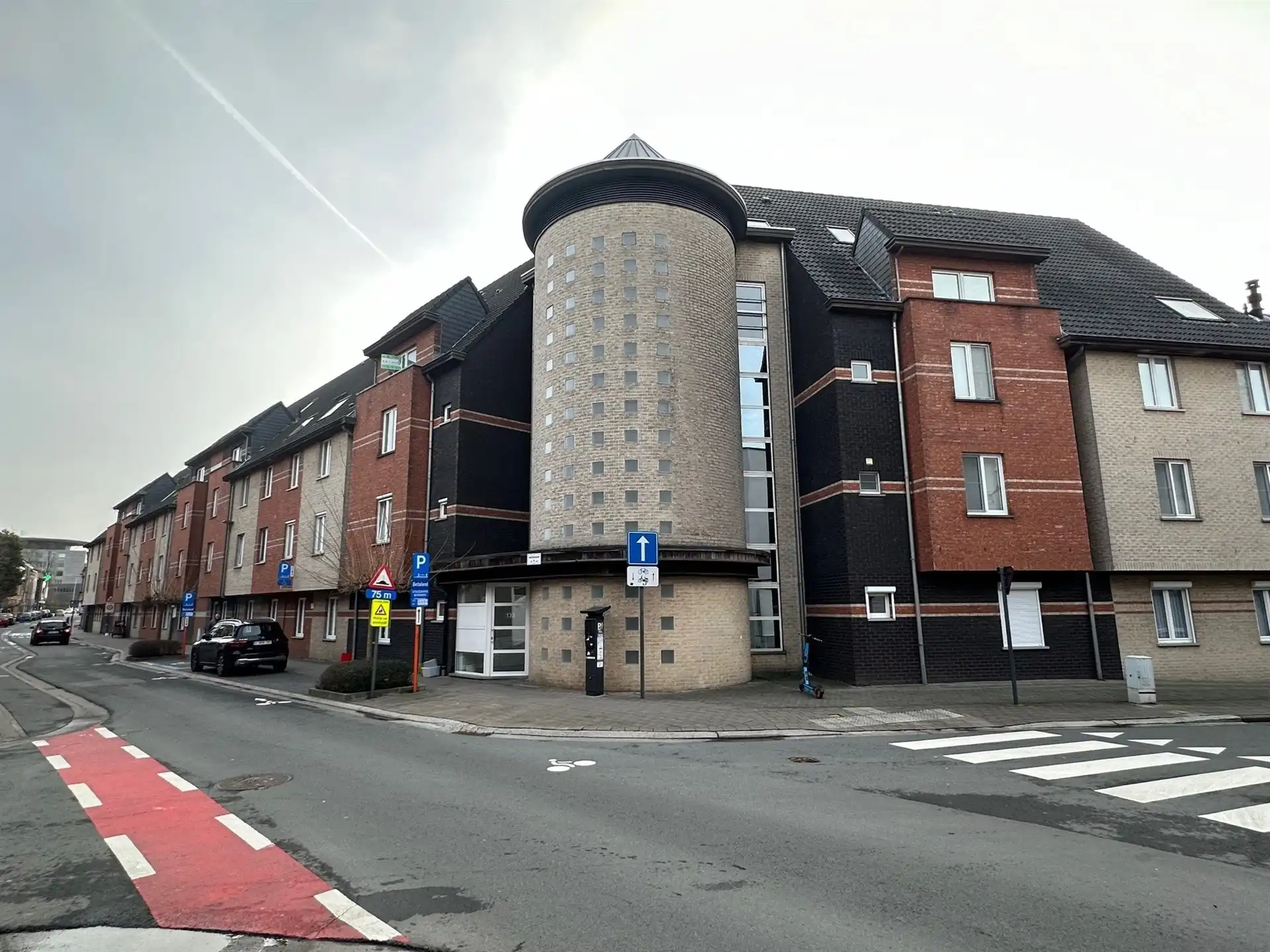 Ruim duplex-appartement met 2 slaapkamers en terras foto {{pictureIndex}}