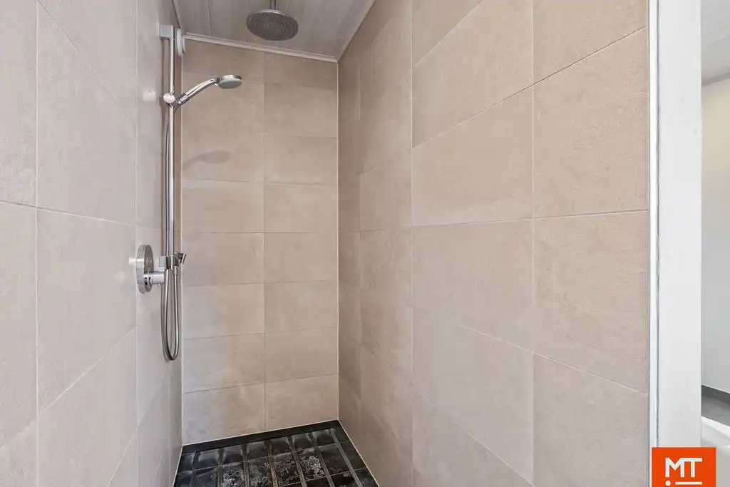 Halfopen woning te huur met 3 slaapkamers en tuin foto 8