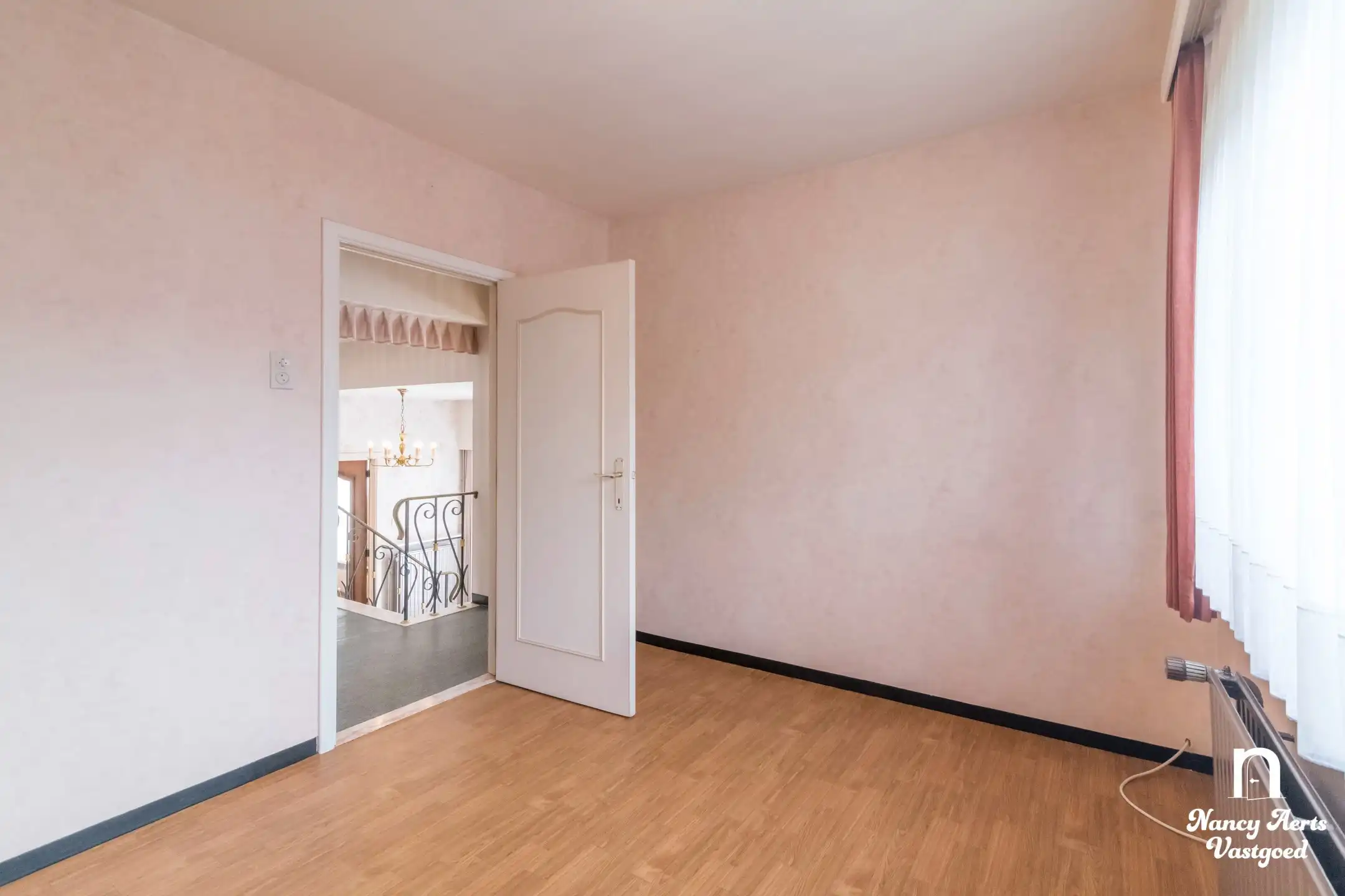 Karaktervolle woning met groene tuin in een rustige straat foto 22