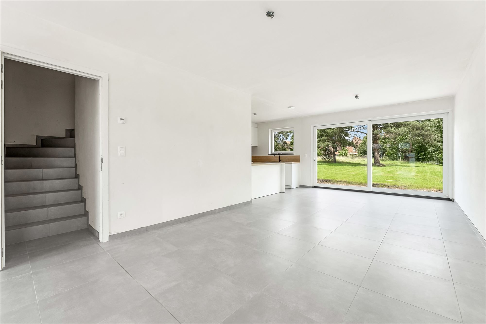 VOLLEDIG AFGEWERKTE NIEUWBOUWWONING IN DOODLOPENDE STRAAT foto 8