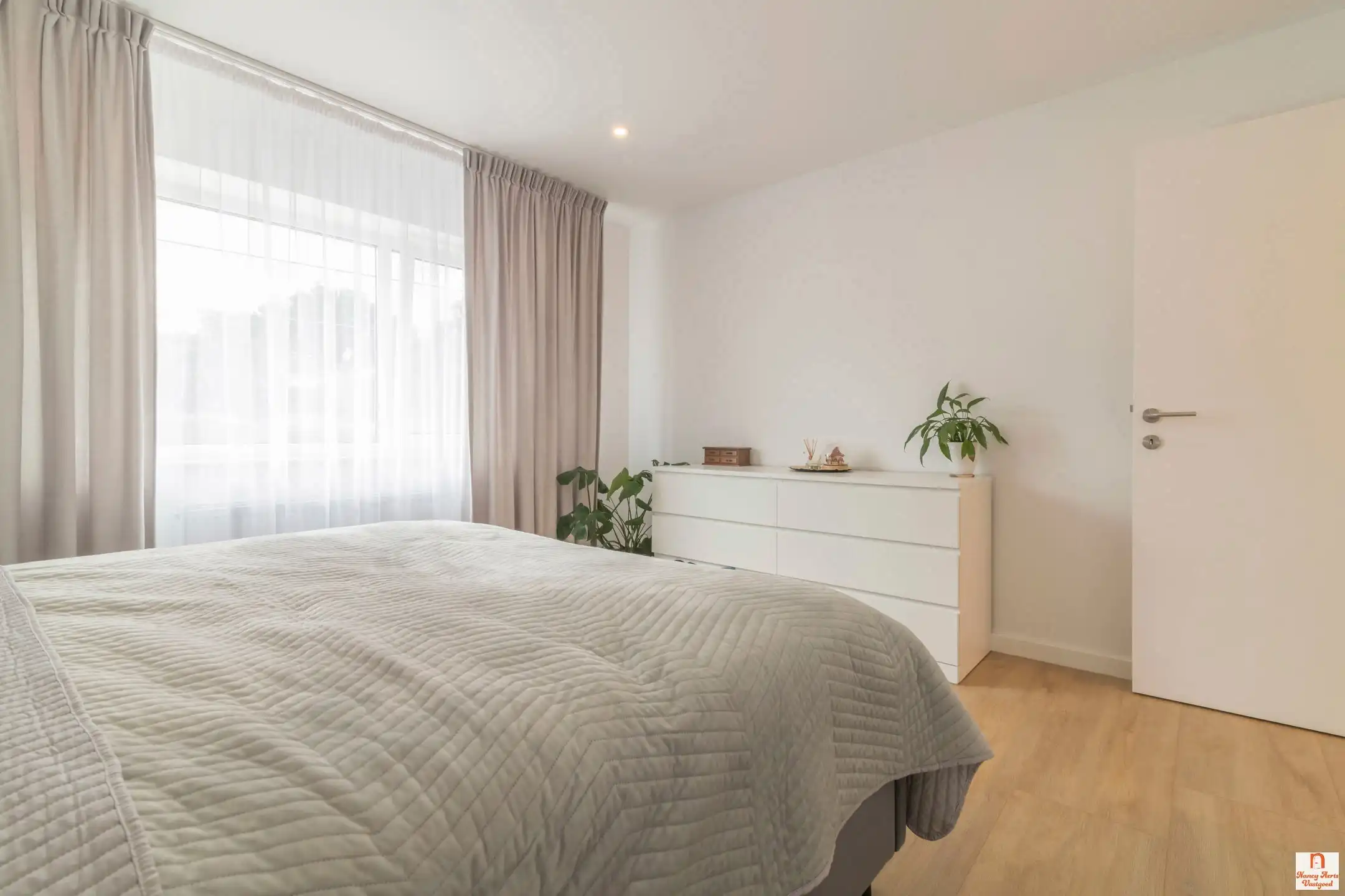 Ruime, vernieuwde woning met terras en tuin in Koersel foto 21