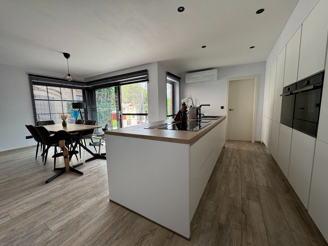 Prachtige energieneutrale woning met 4 slpks en aangelegde tuin foto 6