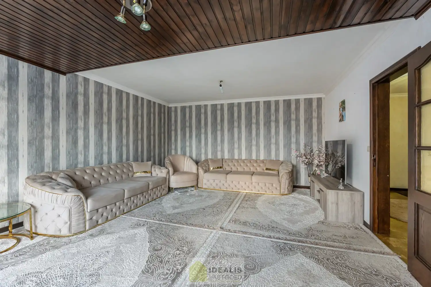 IDEALIS VASTGOED – CENTRAAL, DOCH ZEER RUSTIG GELEGEN 3-SLPKMR APPARTEMENT IN HET CENTRUM VAN HEPPEN (LEOPOLDSBURG)! – Correct onderhouden appartement van ca. 100m² op de tweede verdieping met een aangename leefruimte met aansluitend keuken, 3 slaapkamers, bergruimte en badkamer. Het appartement beschikt tevens over een privatieve kelder en aparte garagebox. Geschikt voor zij die zoeken naar betaalbaar wonen in het centrum van Heppen. foto 5