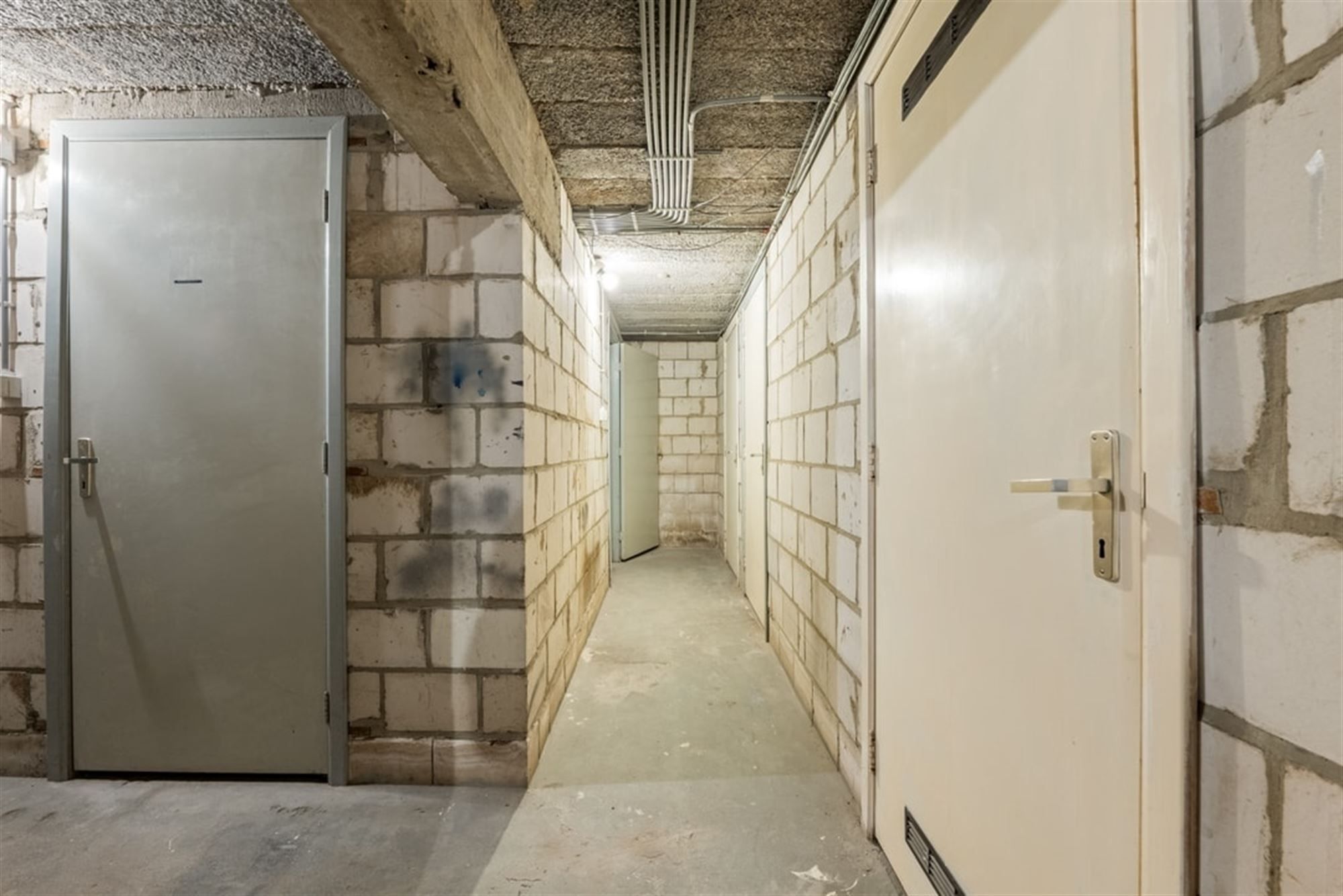 KNAP APPARTEMENT MET 2 SLKS EN PARKEERPLAATS VLAKBIJ HET CENTRUM VAN SINT-TRUIDEN  foto 24