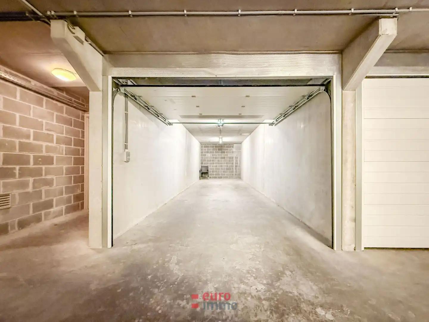 Zéér grote garagebox centraal in Nieuwpoort-Bad! foto 8