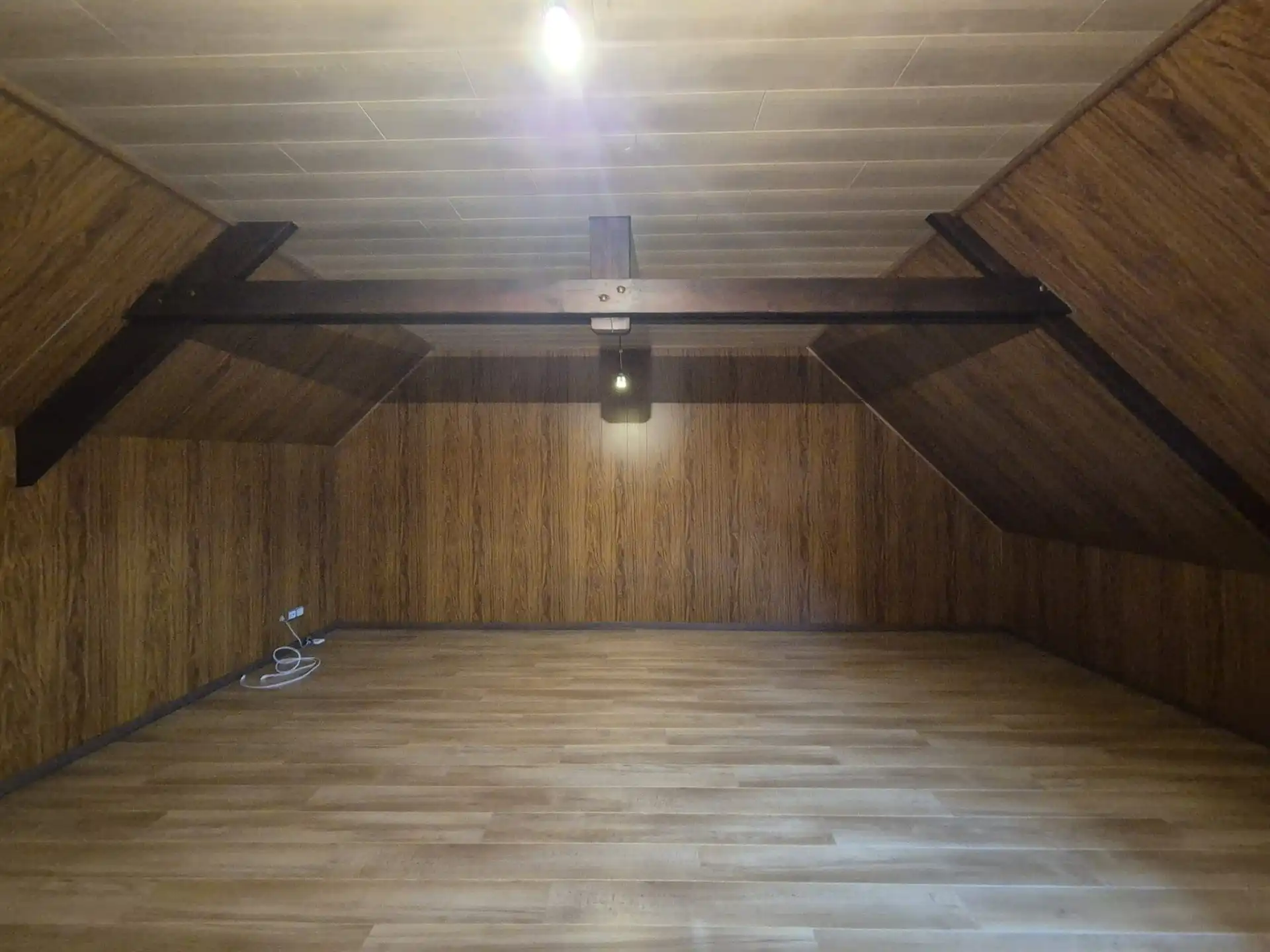 Ruime en instapklare woning met grote tuin en garage. foto 23