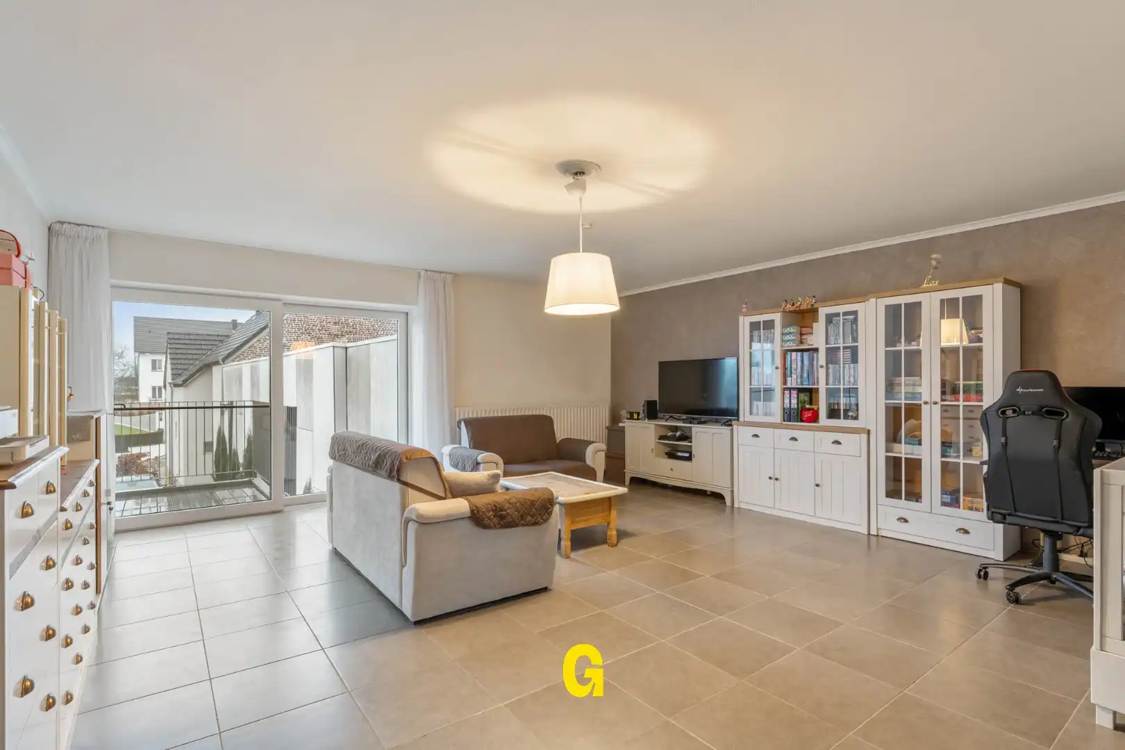 Twee slaapkamer appartement met mooi terras, 2 standplaatsen en mogelijkheid tot het bijkopen van extra berging of hobbyruimte foto {{pictureIndex}}